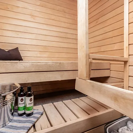 Cozy With Sauna, Near Center アパート *